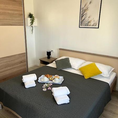דירות Crno Apartman Ana מראה חיצוני תמונה