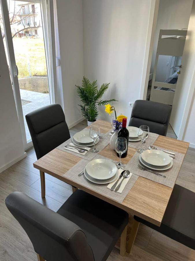 דירות Crno Apartman Ana מראה חיצוני תמונה