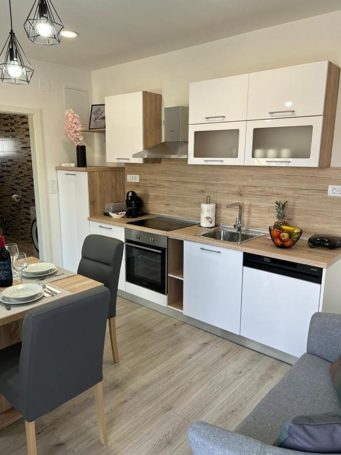 דירות Crno Apartman Ana מראה חיצוני תמונה