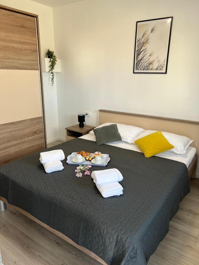 דירות Crno Apartman Ana מראה חיצוני תמונה