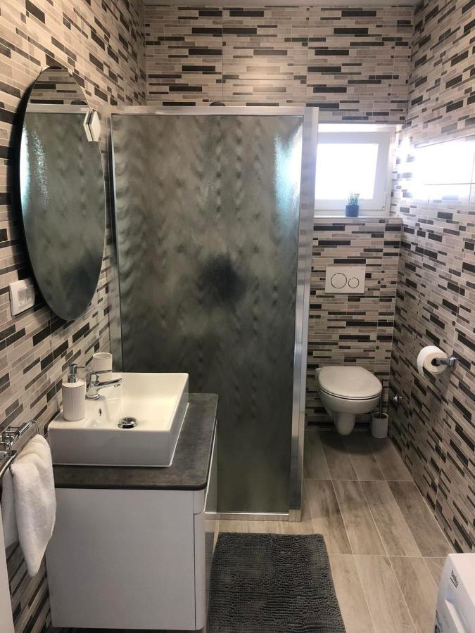 דירות Crno Apartman Ana מראה חיצוני תמונה