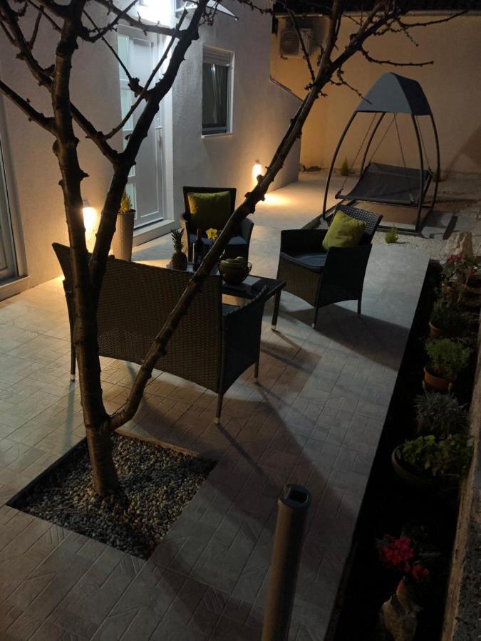דירות Crno Apartman Ana מראה חיצוני תמונה