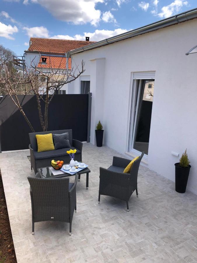 דירות Crno Apartman Ana מראה חיצוני תמונה
