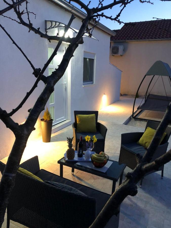 דירות Crno Apartman Ana מראה חיצוני תמונה