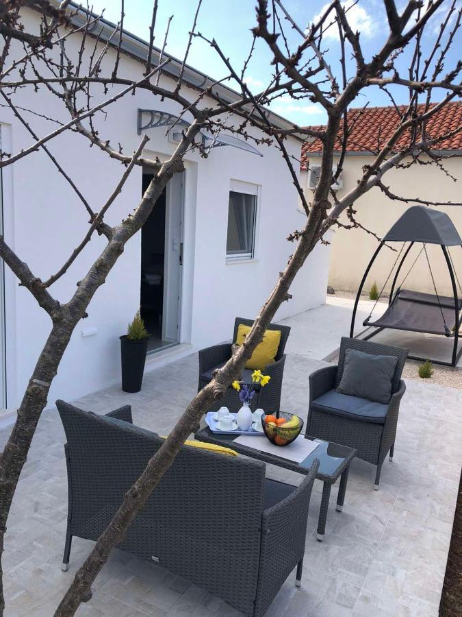 דירות Crno Apartman Ana מראה חיצוני תמונה
