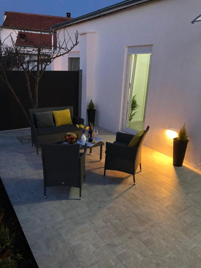דירות Crno Apartman Ana מראה חיצוני תמונה