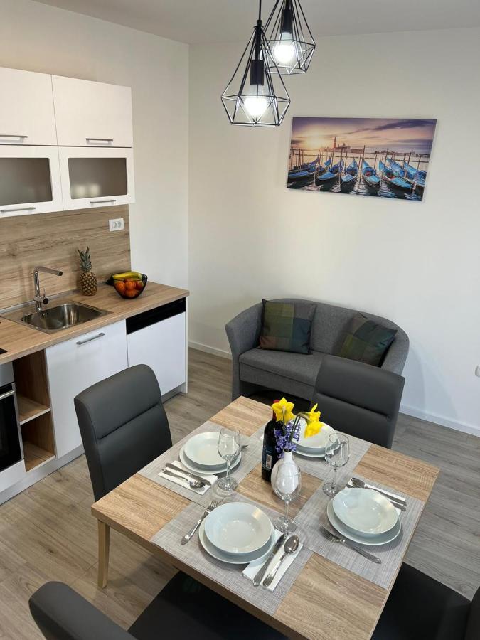 דירות Crno Apartman Ana מראה חיצוני תמונה