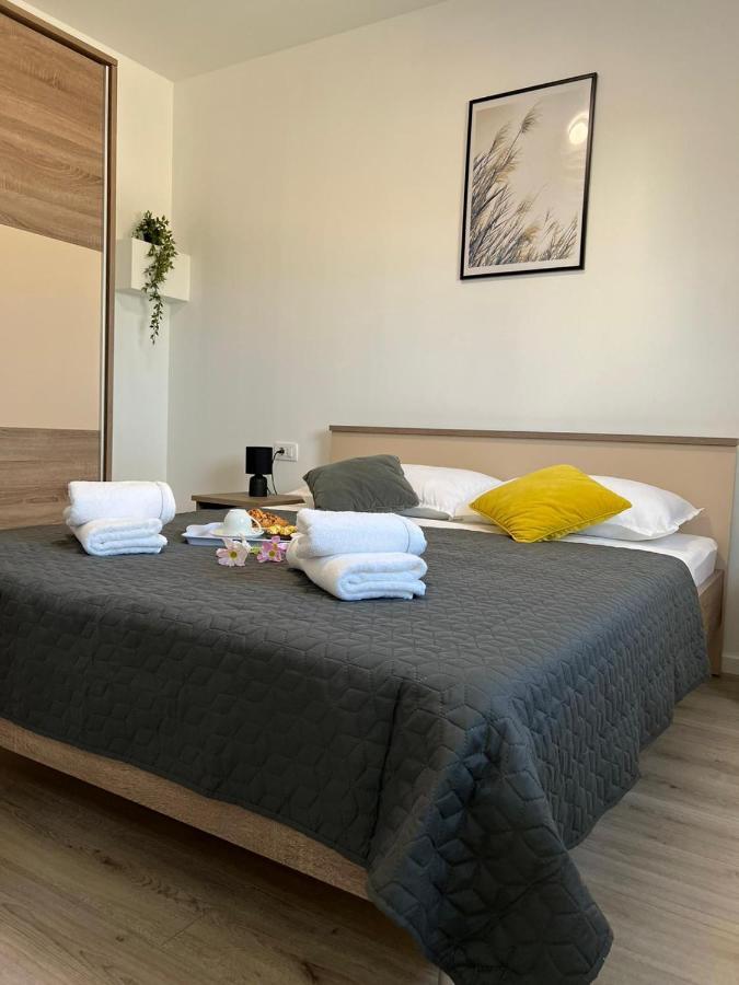 דירות Crno Apartman Ana מראה חיצוני תמונה