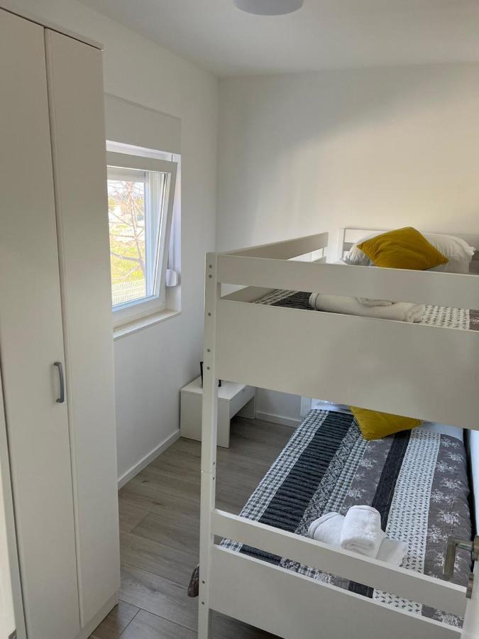 דירות Crno Apartman Ana מראה חיצוני תמונה
