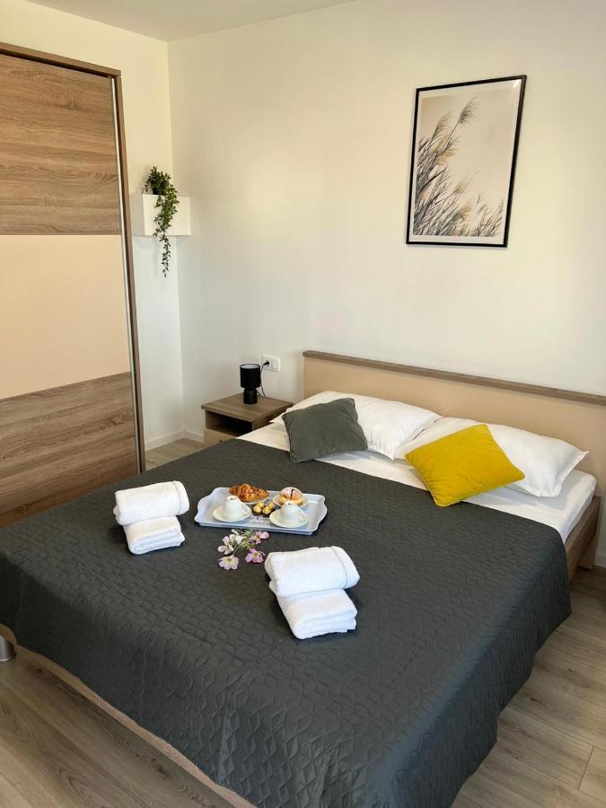דירות Crno Apartman Ana מראה חיצוני תמונה