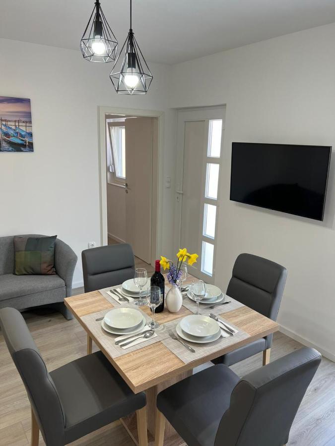 דירות Crno Apartman Ana מראה חיצוני תמונה