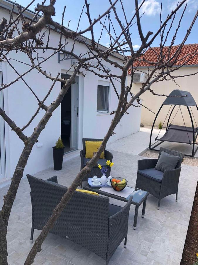 דירות Crno Apartman Ana מראה חיצוני תמונה