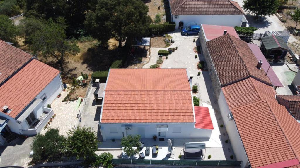 דירות Crno Apartman Ana מראה חיצוני תמונה