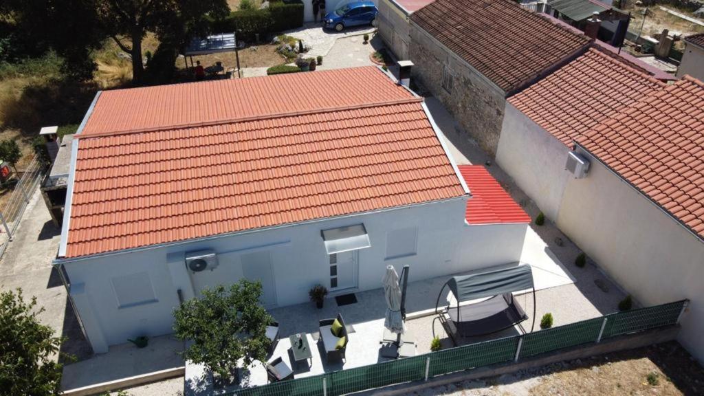 דירות Crno Apartman Ana מראה חיצוני תמונה